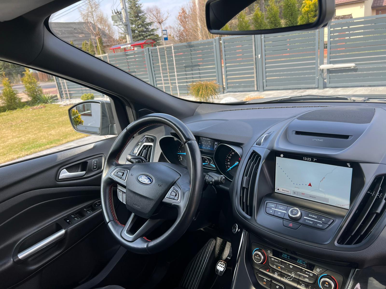 Ford Kuga 2.0 *ST-LINE*BiXenon Skóra Panorama Keyles Sony BEZKOLIZYJNY