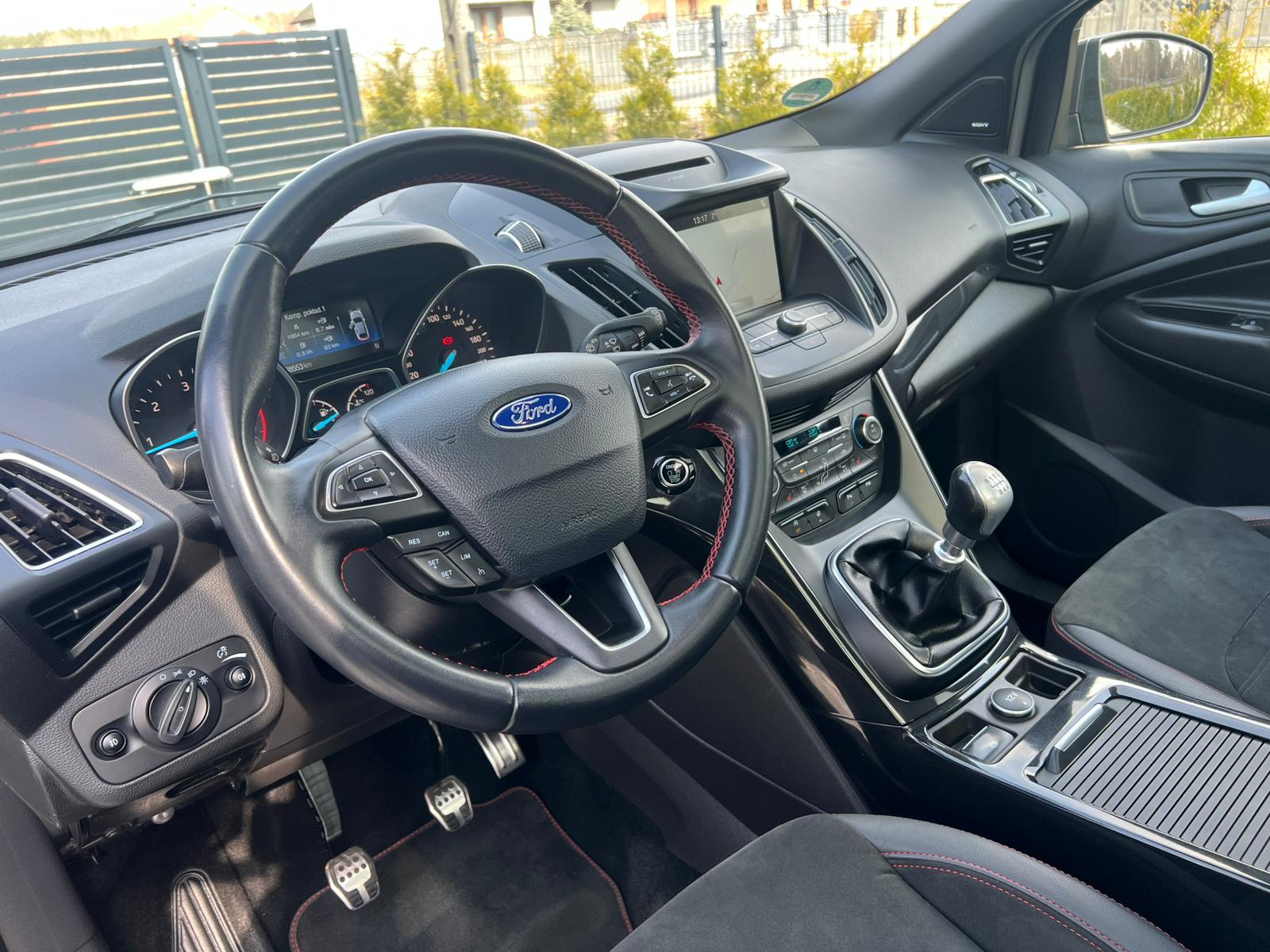 Ford Kuga 2.0 *ST-LINE*BiXenon Skóra Panorama Keyles Sony BEZKOLIZYJNY