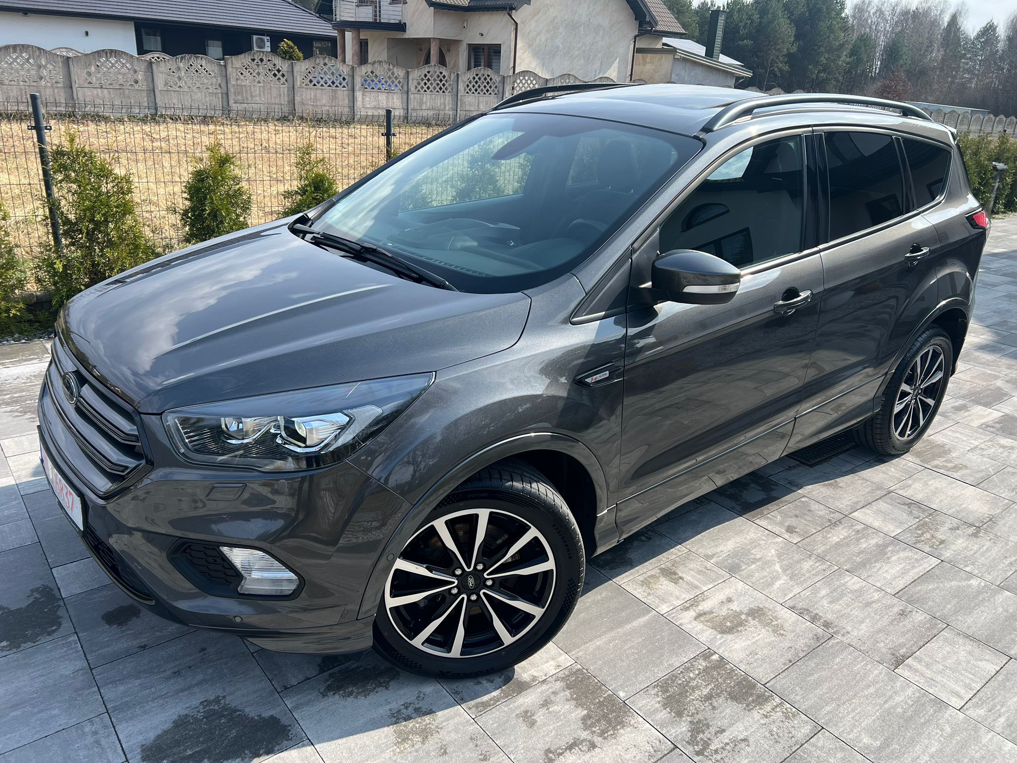 Ford Kuga 2.0 *ST-LINE*BiXenon Skóra Panorama Keyles Sony BEZKOLIZYJNY